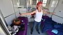Jerome Bestul (62) dari Wisconsin, mengungkapkan kesenangannya memiliki tempat yang aman untuk tidur dan tinggal di Tarzana Tiny Home Village di lingkungan Tarzana, Los Angeles, California, Amerika Serikat, 9 Juli 2021. (Robyn Beck/AFP)