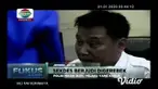 Arena judi domino di pemukiman penduduk di Jember, Jawa Timur digerebek polisi. Meski sebagian kabur, polisi berhasil menangkap dua pelaku yang satu di antaranya adalah sekretaris desa setempat.