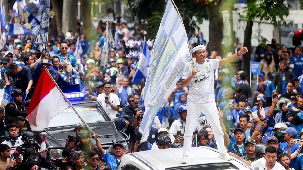 FOTO: Rbuan Boboh Iringi Pawai Persib Bandung