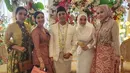 Sekilas tentang Hersa Rahayu Julianti yang kini menjadi Istri Rizki DA. Hersa merupakan wanita kelahiran Lembang, Bandung pada 2001 lalu. Ia memutuskan menikah dalam usia 22 tahun. Sedangkan Rizki lebih tua empat tahun. [Instagram/da2_rizki123]