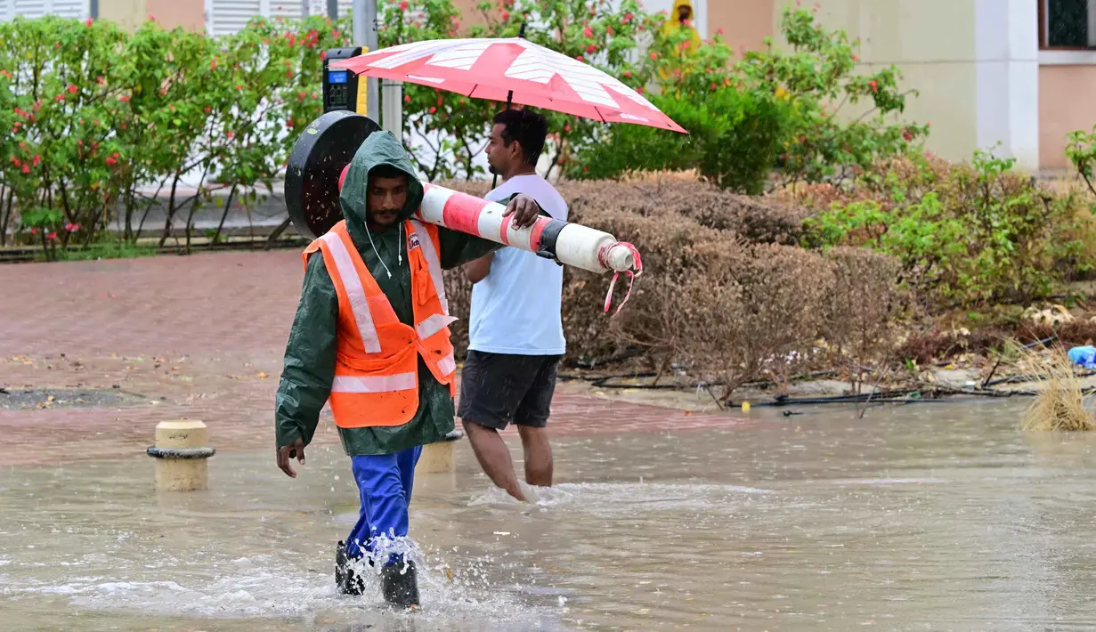Pihak kepolisian di Dubai juga telah mengeluarkan peringatan kepada para pengemudi untuk meningkatkan kehati-hatian dalam berkendara. (Giuseppe CACACE/AFP)