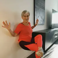 Erika Rischko usianya sudah mencapai 81 tahun. Postingannya di TikTok viral karena menirukan berbagai gerakan olahraga yang terbilang sulit dan berat. | instagram.com/erikarischko/