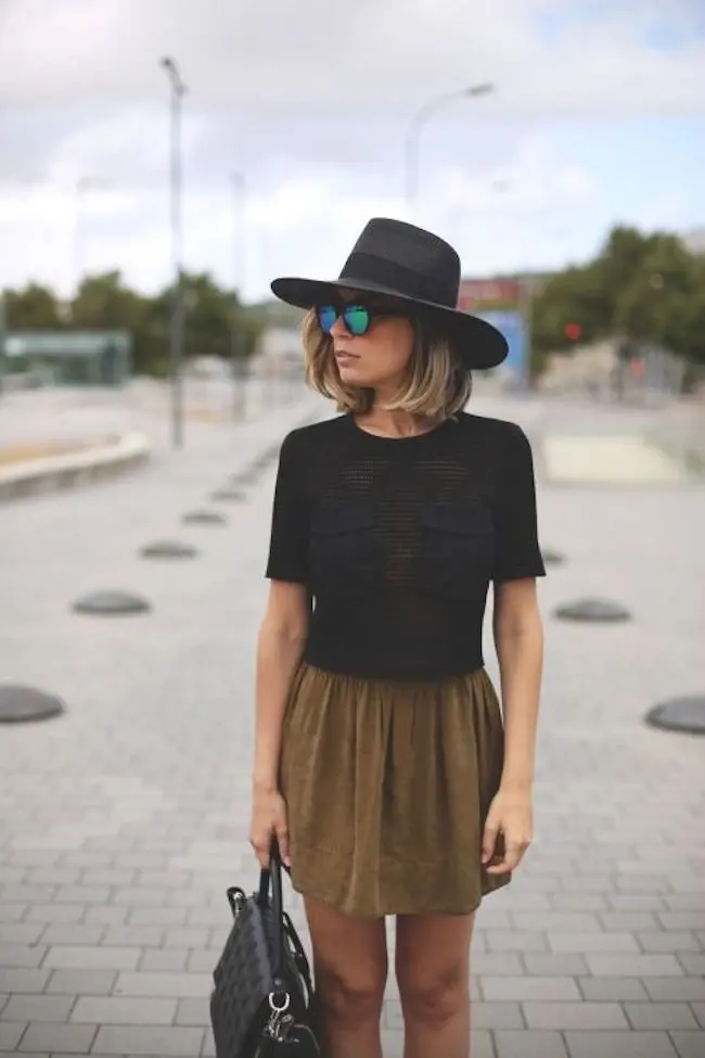 Gaya makin hits dengan topi fedora. (clumsyhysteria1tumblr.com/pinterest)