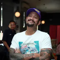 Sebagai seorang eksekutif produser dalam film ‘The Wedding & Bebek Betutu’ Tora Sudiro sempat galau lantaran judul yang diambil bertentangan dengan lokasi syuting yang mengambil set di Bandung. (Deki Prayoga/Bintang.com)