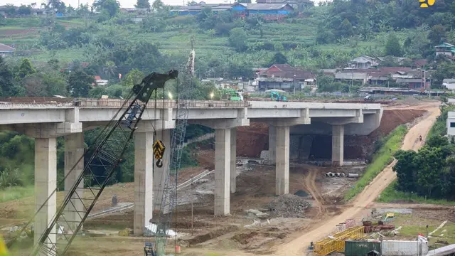 Menteri Menteri Pekerjaan Umum dan Perumahan Rakyat (PUPR), Basuki Hadimuljono, meninjau progres pembangunan Jalan Tol Bogor-Ciawi-Sukabumi (Bocimi). (Dok Kementerian PUPR)