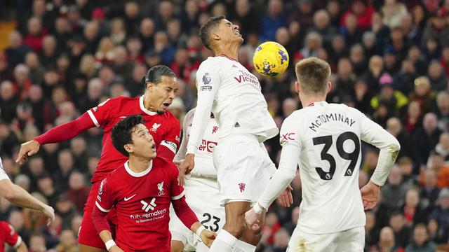 Foto: Solid dan Disiplinnya Pertahanan MU Meski Berulang Kali Digempur Pemain Liverpool pada Laga Panas di Liga Inggris