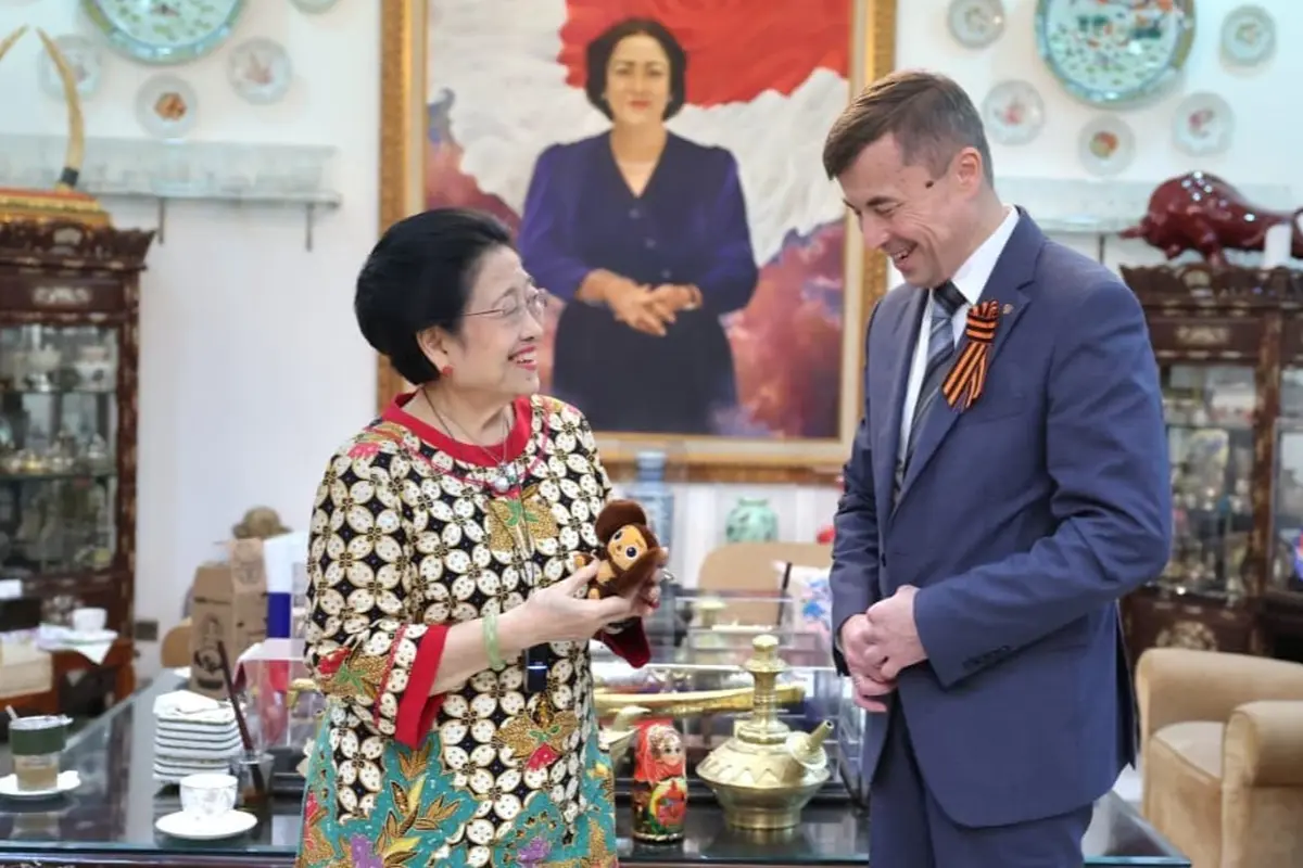 Duta Besar Federasi Rusia untuk Indonesia Sergei Tolchenov  bertemu Presiden Ke-5 RI sekaligus Ketua Umum PDI Perjuangan (PDIP) Megawati Soekarnoputri di Menteng.
