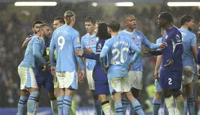 Suasana laga Chelsea kontra Man City di Stamford Bridge dalam laga pekan 12 Premier League, Minggu (12/11/2023) malam WIB. Chelsea dan Man City berbagi poin setelah bermain imbang 4-4. (AP Photo/Ian Walton)