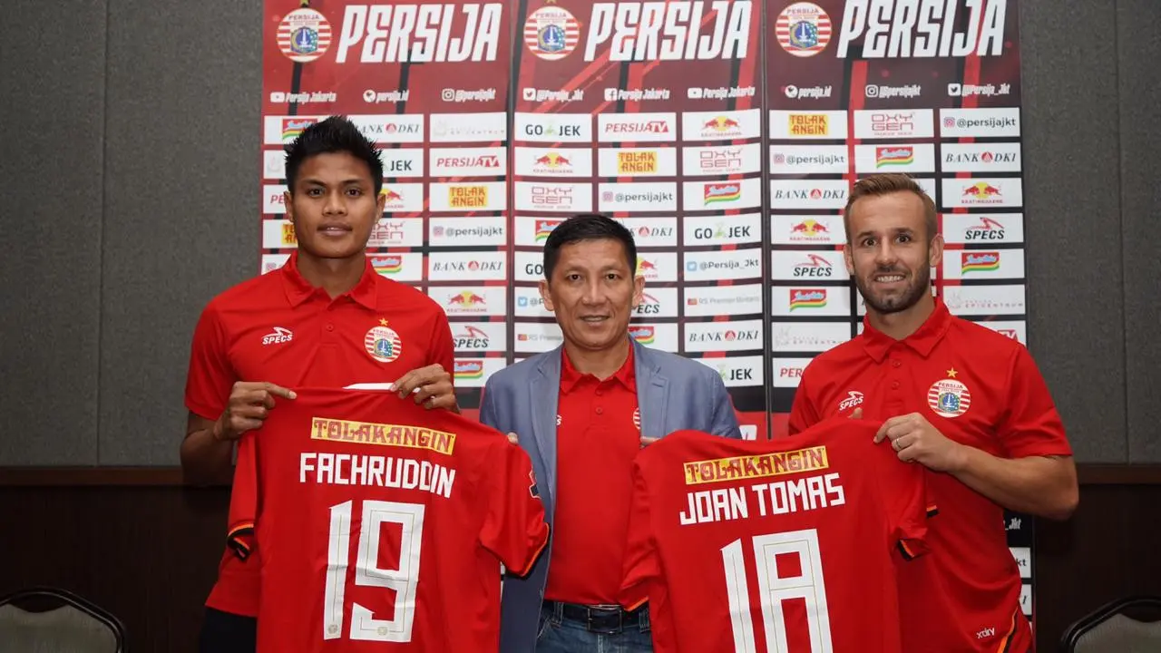 Dua pemain baru Persija Jakarta, Fachruddin Aryanto dan Joan Tomas.