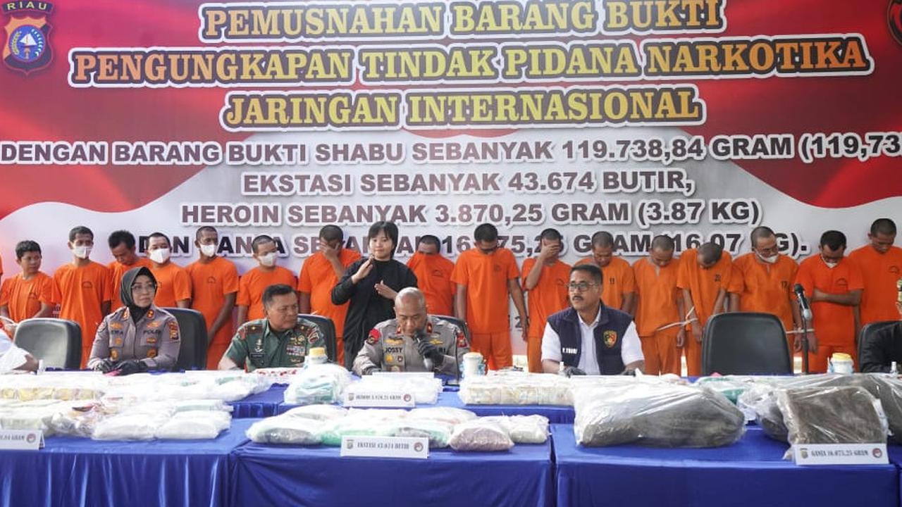 Potret Jenderal Densus 88 Pamerkan Sabu Ratusan Kilogram & Puluhan Ribu Ekstasi Hasil Tangkapan 3 Bulan