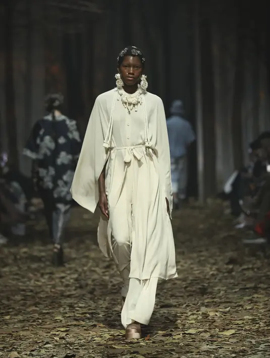 Biyan menggandeng BNI, sekaligus berkolaborasi dengan brand-brand yang telah bekerja sama dengannya selama 15 tahun. Seperti Matches Fashion, Moda Operandi, Club 21, Le Bon Marche, Lane Crawford, Saks Fifth Avenue, Maria Luisa, dan One Fifteen. Foto: Document/FIMELA.