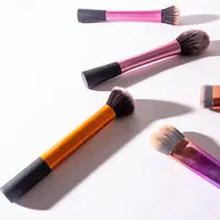 Jangan biarkan kuas makeup kotor usai digunakan. Yuk kita intip cara membersihkannya dengan tepat agar bebas dari bakteri. (Photo by Glow Repose on Unsplash)