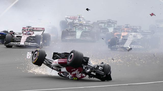Foto: Detik-Detik Kecelakaan Horor Yang Menimpa Zhou Guanyu di F1 GP Inggris, Sampai Terbalik dan Sempat Terbakar