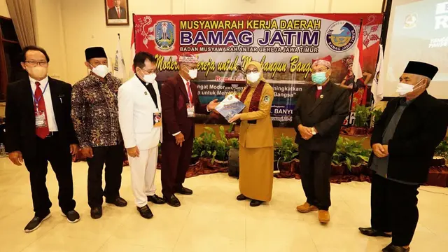 Bupati Ipuk Ajak Peserta Muskerda BAMAG Jatim Merajut Harmoni Sesama Anak Bangsa