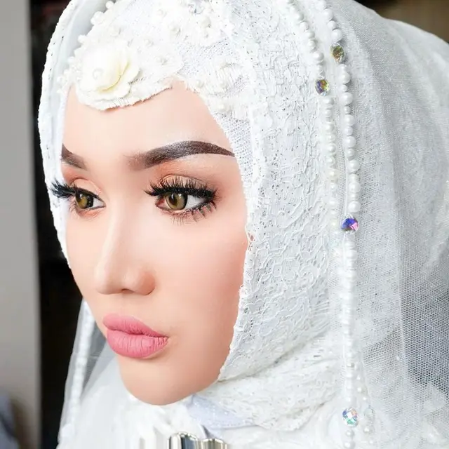 Potret Lucinta Luna Saat Berhijab, Curi Perhatian