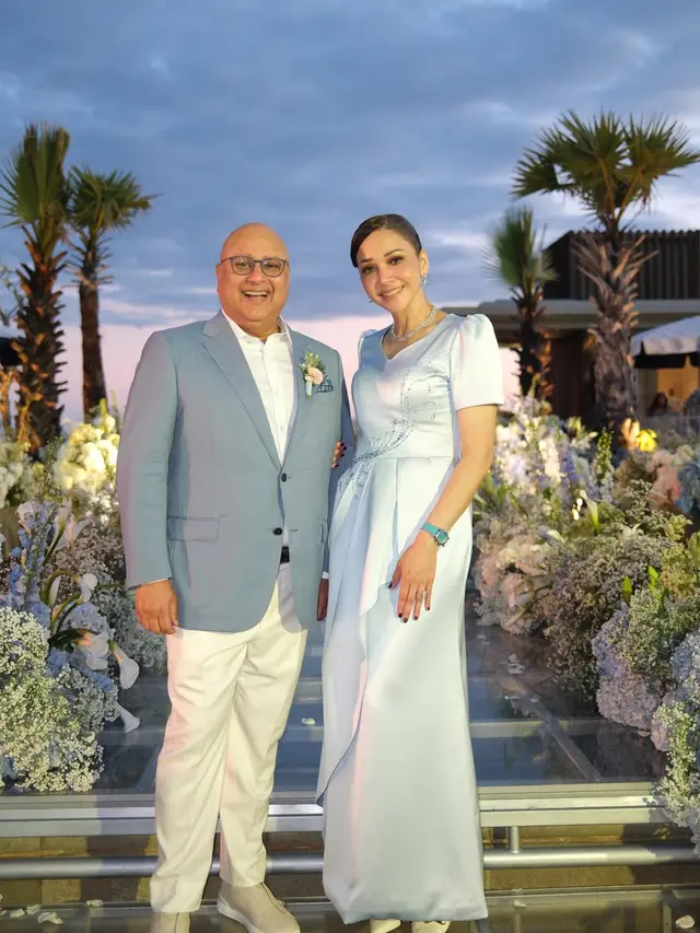 Maia Estianty Tampilkan Elegansi Klasik yang Modern di Resepsi