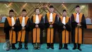 Enam Hakim Agung baru berfoto bersama usai pelantikan yang dipimpin Ketua Mahkamah Agung (MA) Muhammad Hatta Ali di Gedung sekretariat MA, Jakarta, Rabu (5/8/2015).  (Liputan6.com/Faizal Fanani)