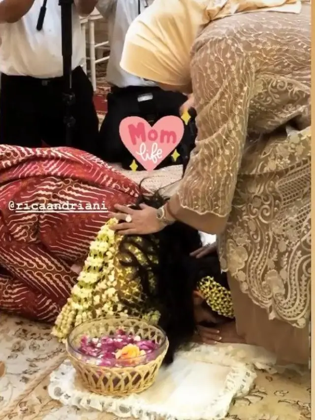 momen prosesi siraman dan sungkeman dari selebgram cantik Rica Andriani