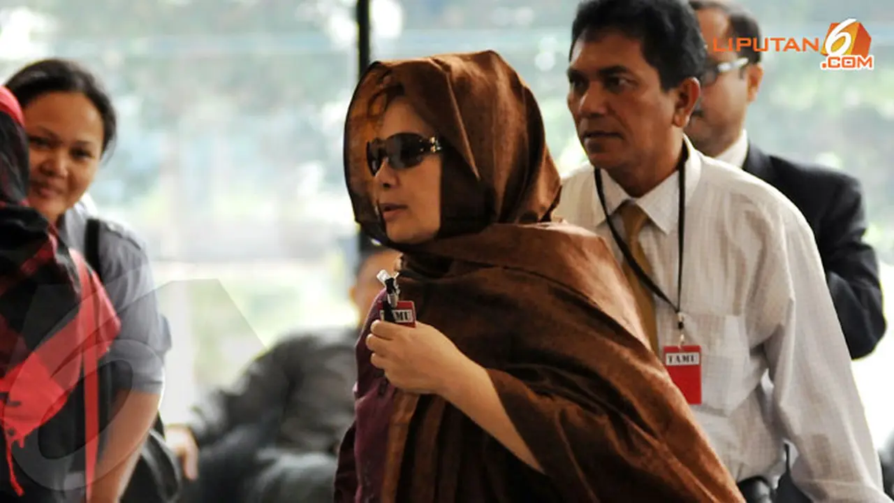 4-istri-akil-diperiksa-131104d.jpg