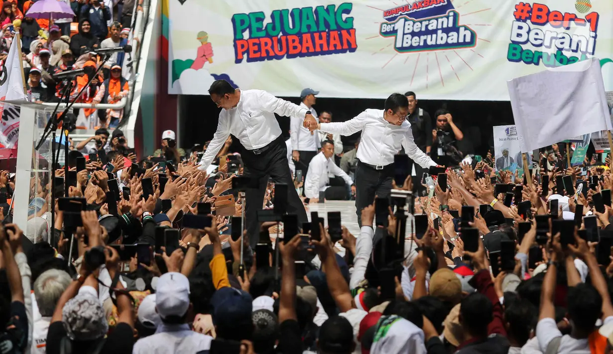 Kehadiran Anies Baswedan-Muhaimin Iskandar disambut ribuan massa pendukungnya. (Liputan6.com/Herman Zakharia)