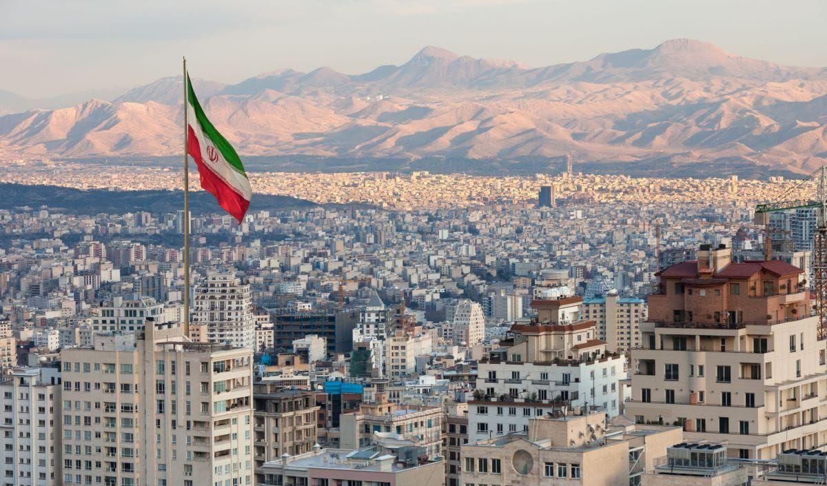 Kemudian, dari segi ketersediaan kekuatan tambahan (manpower) Iran memiliki sekitar 49.05 juta warga sipil di mana 41.17 juta di antaranya Fit for Service.