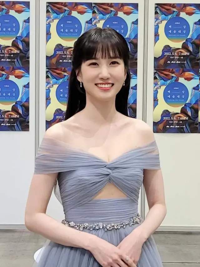 Park Eun Bin menghadiri Baeksang Arts Award ke-58 di Pusat Pameran Internasional Korea (KINTEX), Ilsan, Korea Selatan, 6 Mei 2022. (dok. Instagram @namooactors/https://www.instagram.com/p/CdNtgHzJG03/)