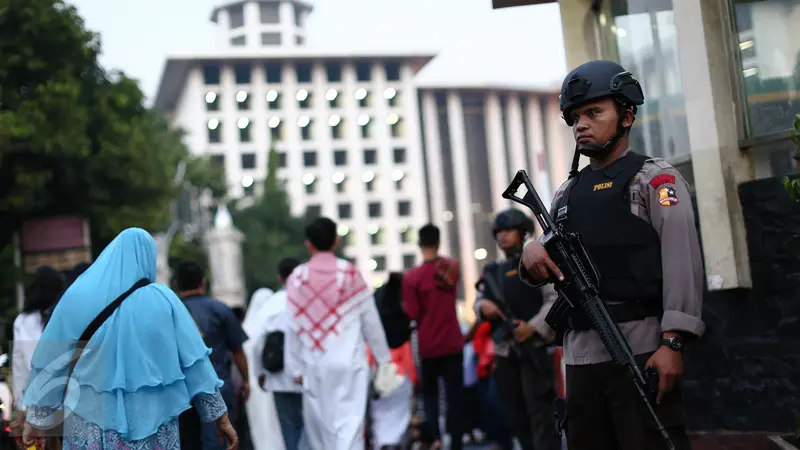 20160607-Amankan Salat Ied, Pasukan Bersenjata Lengkap 'Kepung' Masjid Istiqlal-Jakarta