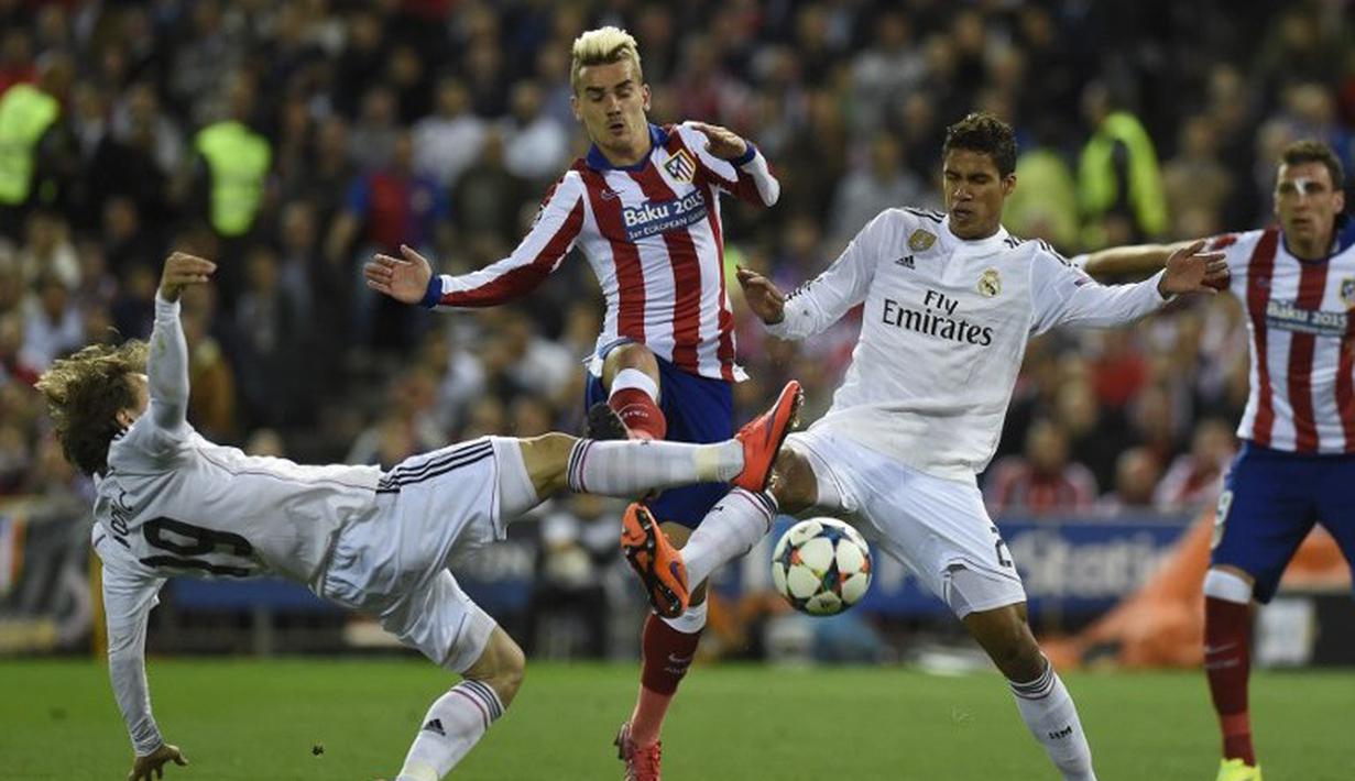 Pertandingan yang berlangsung di Estadio Vicente Calderon, Rabu (15/4/2015) dini hari WIB, berjalan sengit sejak menit awal. Namun, Real Madrid tampil lebih mendominasi. (AFP PHOTO/PIERRE-PHILIPPE MARCOU)