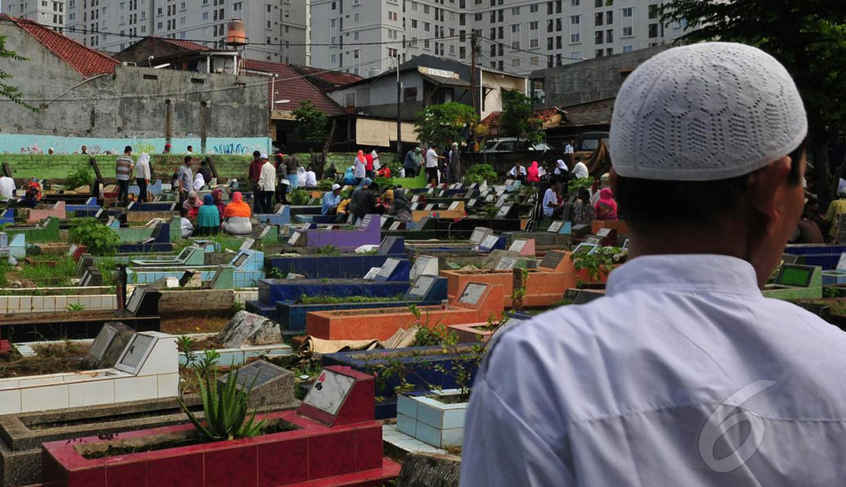 Tradisi Ziarah Kubur di Hari Lebaran - Foto Liputan6.com