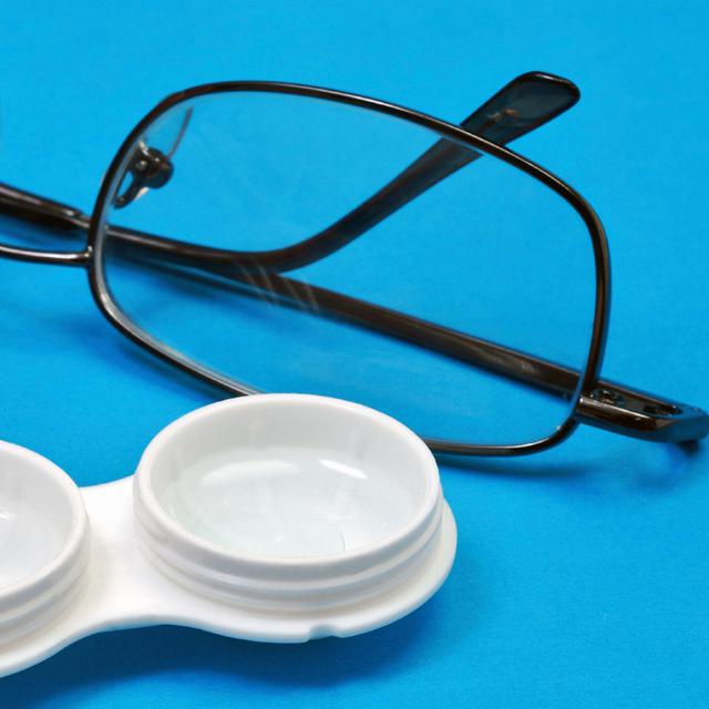 Lensa Kontak Atau Kacamata Mana Yang Lebih Aman Health Liputan6 Com