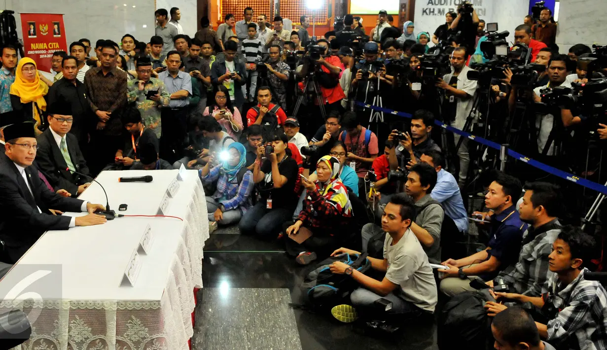 Suasana konferensi pers penentuan awal bulan Ramadan 1436 H di Kementerian Agama, Jakarta, Rabu (16/6/2015). Pemerintah melalui sidang tersebut memutuskan tanggal 1 Ramadan 1436 H jatuh pada hari Kamis, 18 Juni 2015. (Liputan6.com/Andrian M Tunay)