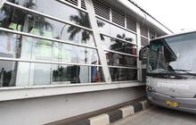 Colek kemaluan rekan, sopir bus Transjakarta dipecat