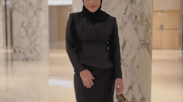 Potret Aurel Hermansyah Berbalut Gaun Hitam (credit: https://www.instagram.com/aurelie.hermansyah/)