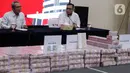 Total uang tersebut mencapai sekitar Rp81,9 miliar. (Liputan6.com/Herman Zakharia)
