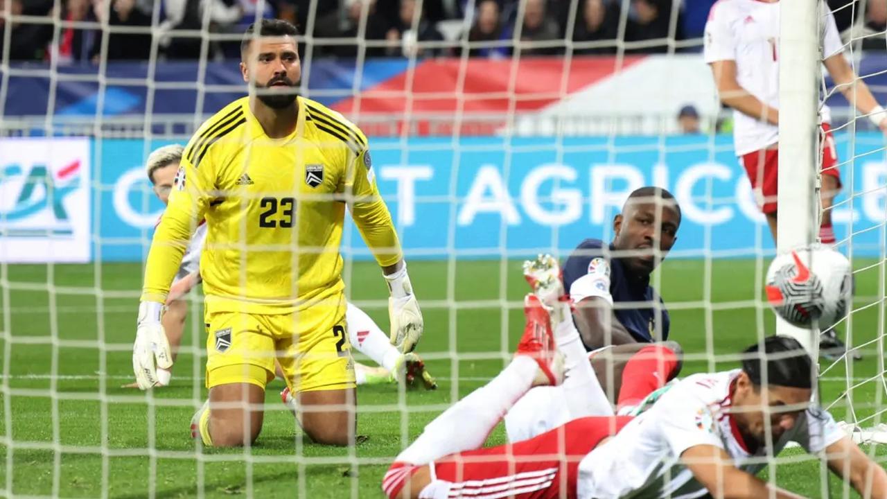 Dihiasi gol bunuh diri