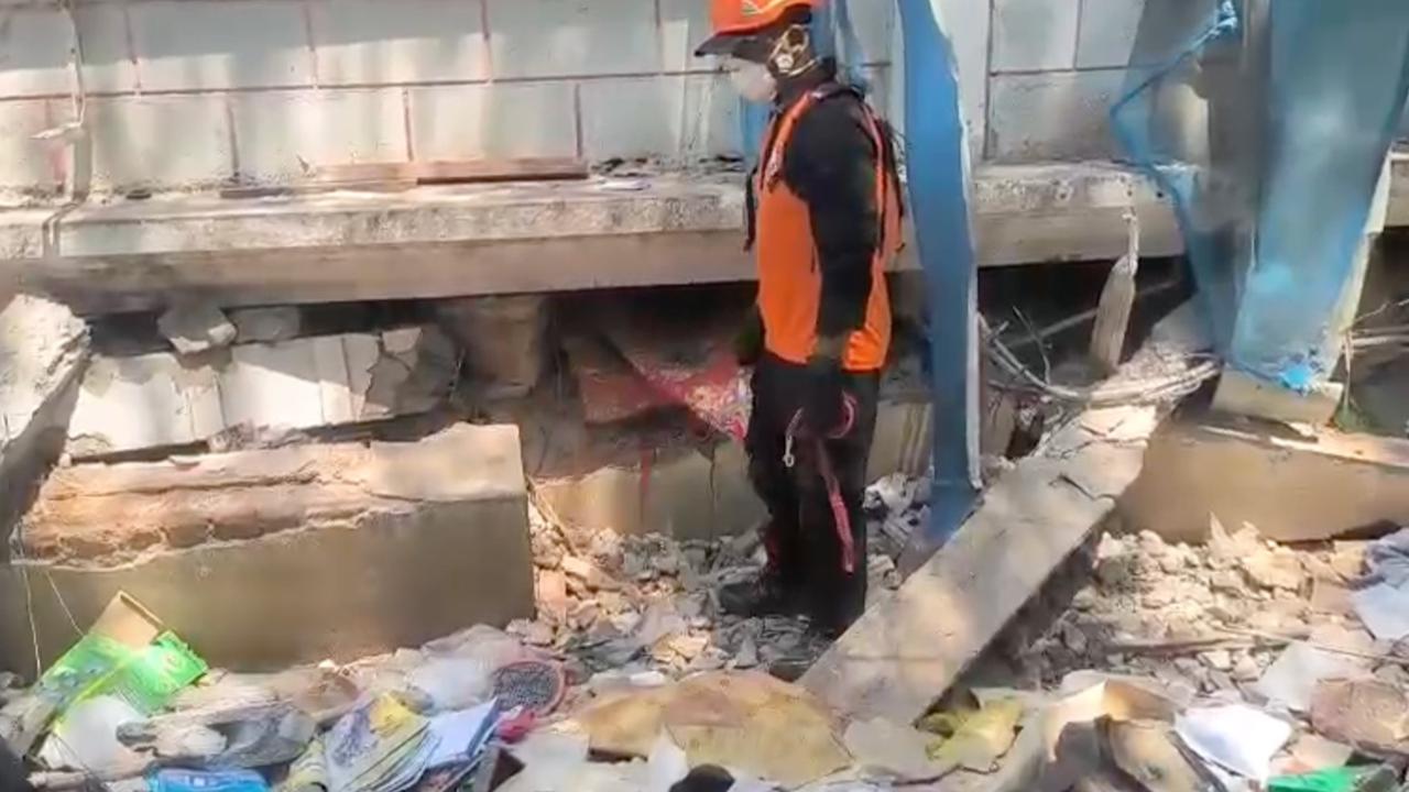 Detik-Detik Tim K9 Polri Temukan Korban Gempa dalam Operasi SAR di Myanmar