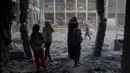 Sebuah serangan udara Israel menghantam sekolah Fatima Bint Asad, yang merupakan rumah bagi lebih dari 2.000 pengungsi di kota Jabalia, Jalur Gaza utara pada Minggu (11/5/2025) malam waktu setempat. (Bashar TALEB/AFP)