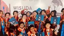 Eva baru saja menyelesaikan studi masternya di Universitas Mercu Buana Jakarta. Ia resmi menyandang gelar barunya sebagai M.Ikom. [Instagram/evabelisima_]
