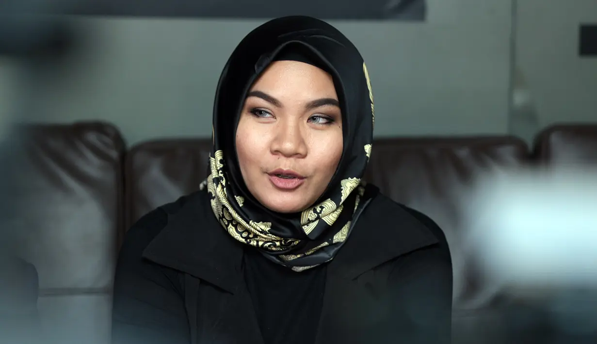 Bulan lah hal yang mudah bagi Aldi Taher dan Georgia Aisyah untuk bercerai. Pasalnya, sudah tiga tahun mereka membina rumah tangga dan Oktober 2017 lalu Georgia mengajukan gugatan cerainya ke Pengadilan Agama Jakarta Selatan. (Deki Prayoga/Bintang.com)