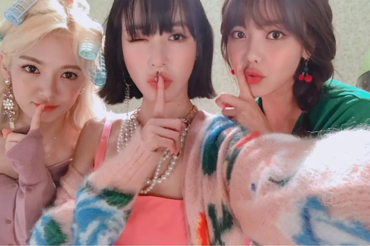 [Bintang] Sooyoung dan Hyoyeon SNSD Tampil di Teaser MV Tiffany