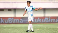 Pemain PSIS Semarang, Wahyu Prasetyo saat melawan Dewa United pada laga pekan ke-8 BRI Liga 1 2023/2024 di Stadion Indomilk Arena, Tangerang, Senin (14/8/2023). PSIS Semarang menang telak 4-1 atas Dewa United. (Bola.com/M Iqbal Ichsan)