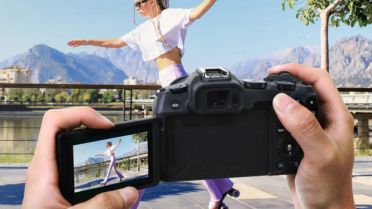 Canon EOS R8 Diklaim Sebagai Mirrorless Fullframe Paling Ringan