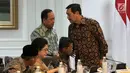 Sejumlah menteri Kabinet Kerja saat menghadiri Rapat Terbatas Evaluasi Proyek Strategis Nasional, Jakarta, Senin (16/4). Jokowi mengatakan proyek strategis nasional yang mulai dikerjakan pada 2018 agar segera dieksekusi. (Liputan6.com/Angga Yuniar)