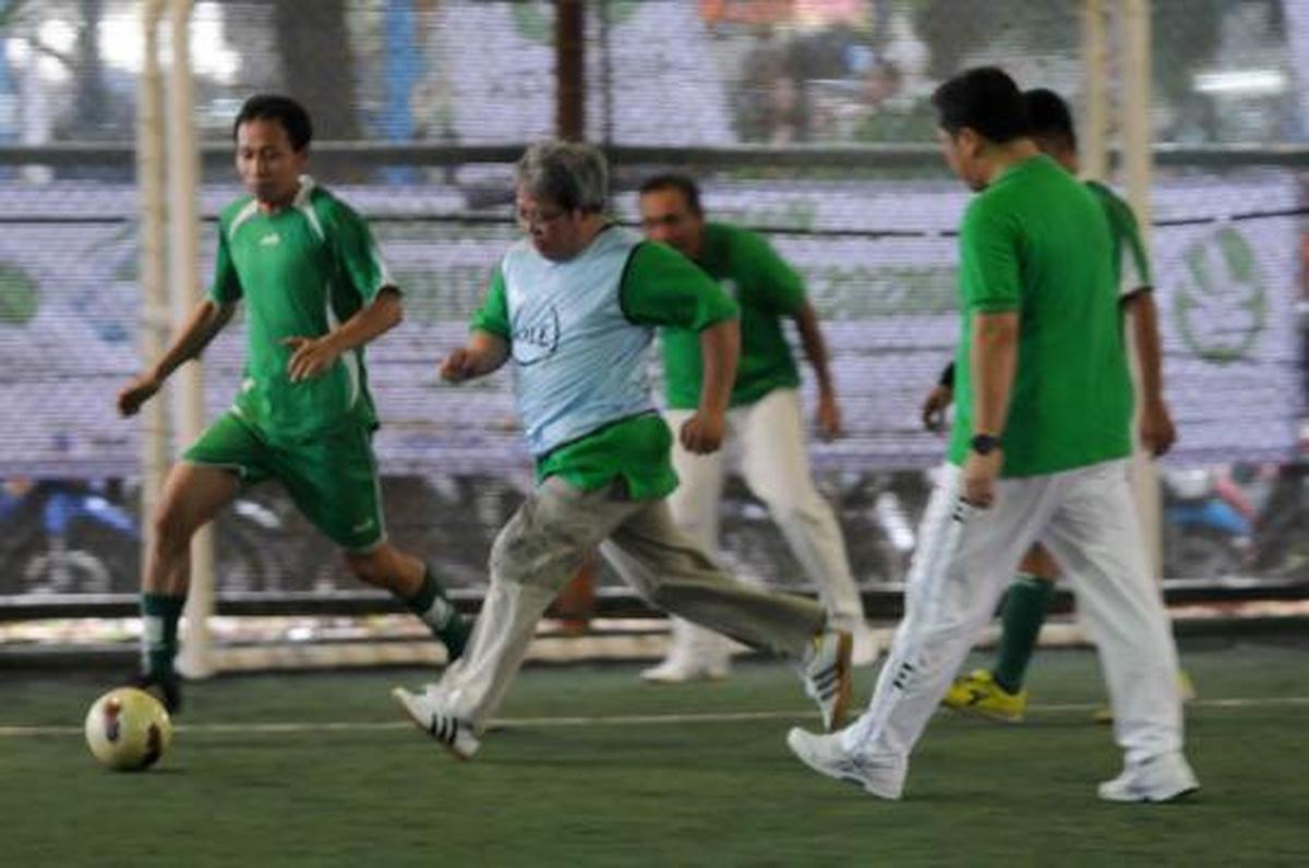 Direktur Jamsostek berlaga main futsal