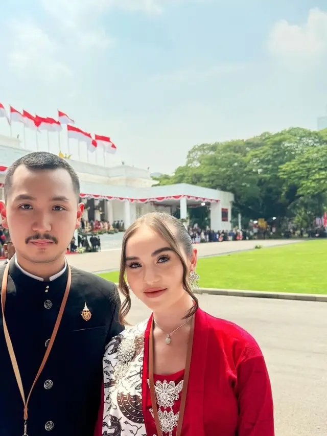 Artis Upacara di Istana Merdeka