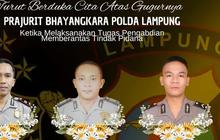 Tiga Polisi Gugur Ditembak saat Gerebek Judi Sabung Ayam Dimakamkan di Lampung
