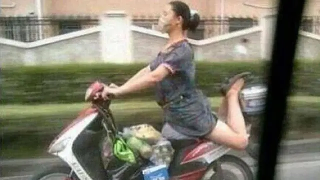 7 Potret Nyeleneh Emak-Emak Ngebut di Jalan Ini Enggak Boleh Ditiru
