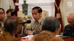 Presiden Joko Widodo saat menerima pengurus Asosiasi Pengusaha Indonesia (Apindo) di Istana Merdeka Jakarta, Kamis (13/6/2019). Presiden Jokowi meminta masukan dari Apindo terkait pemerintahan ke depan, salah satunya tentang upaya peningkatan nilai ekspor. (Liputan6.com/Angga Yuniar)