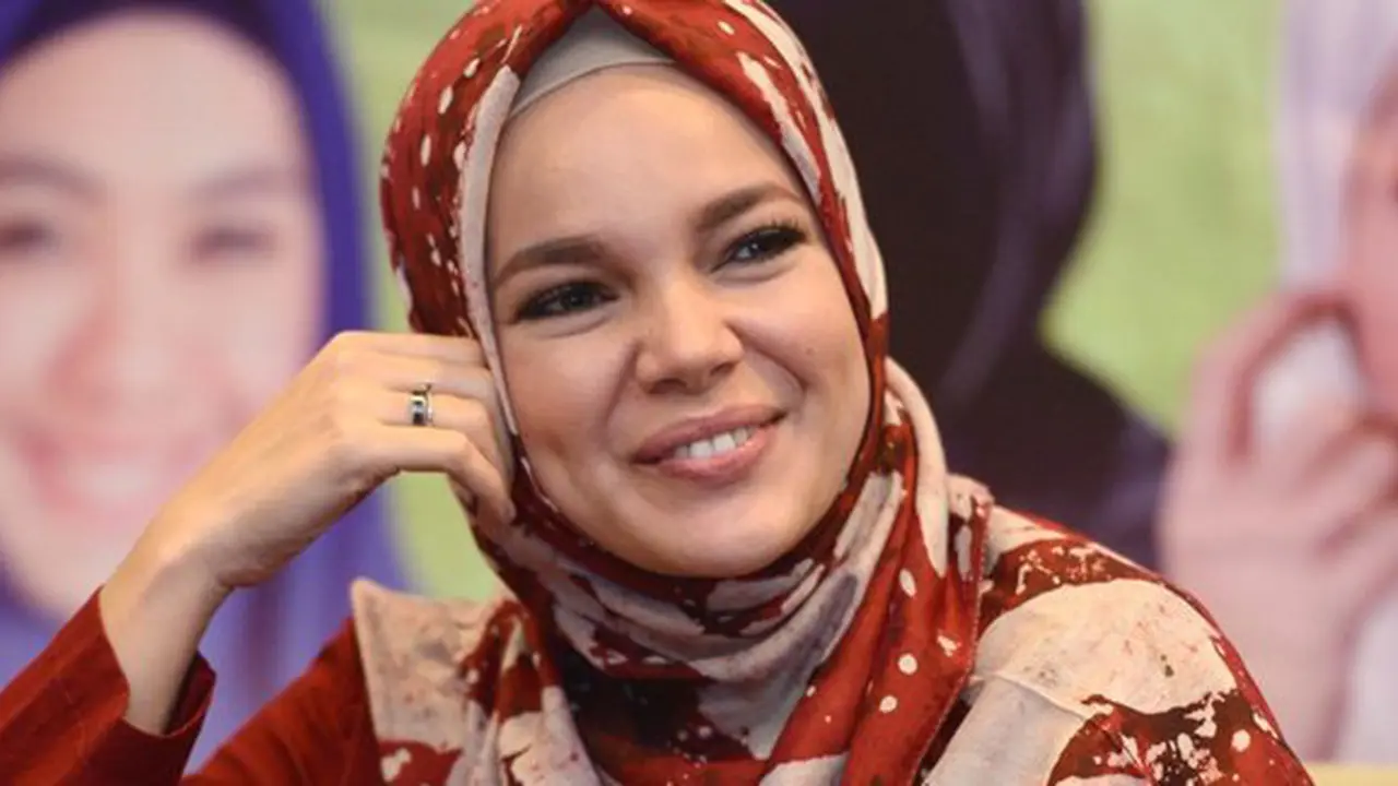 Dewi Sandra alami kerontokan setelah berhijab/copyright: KapanLagi.com
