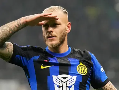 Pemain Inter Milan Federico Dimarco melakukan selebrasi usai mencetak gol ke gawang Udinese pada pertandingan sepak bola Serie A Liga Italia di Stadion San Siro, Milan, Italia, Sabtu (9/12/2023). (AP Photo/Antonio Calanni)